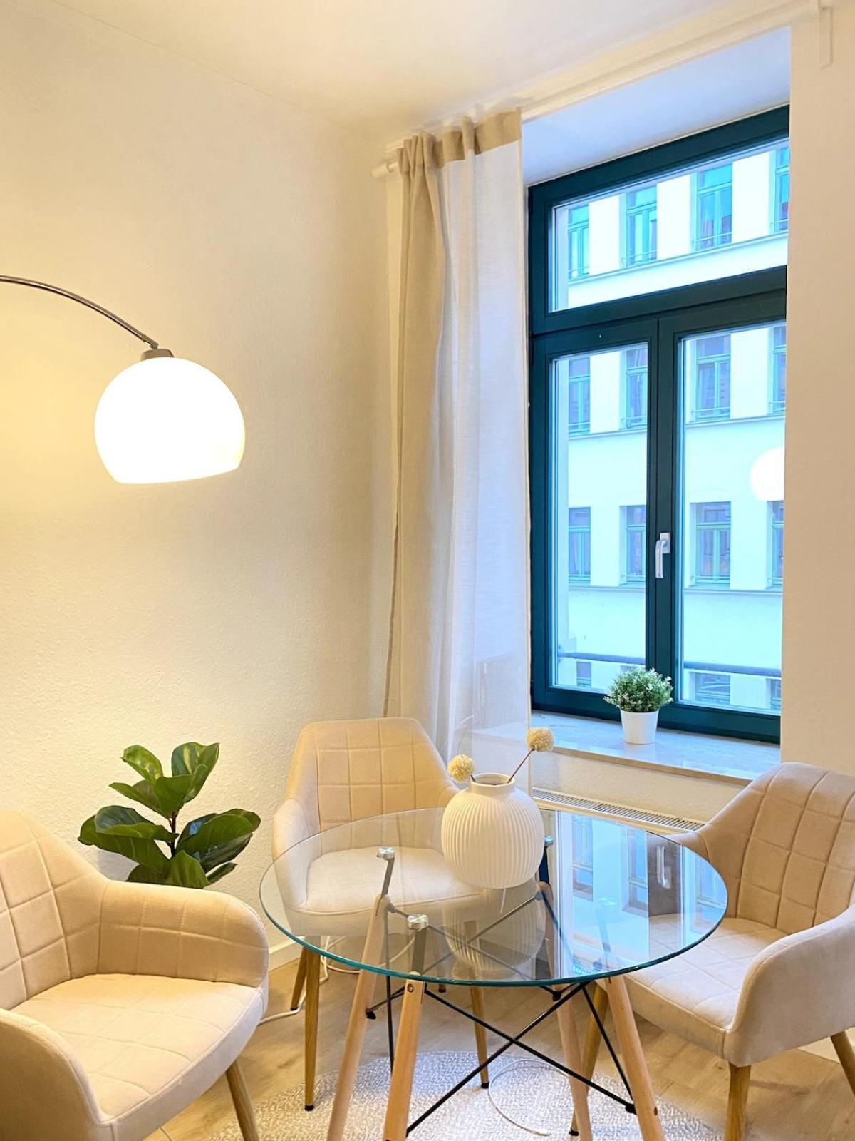 Modern & Spacious In Supreme Location *