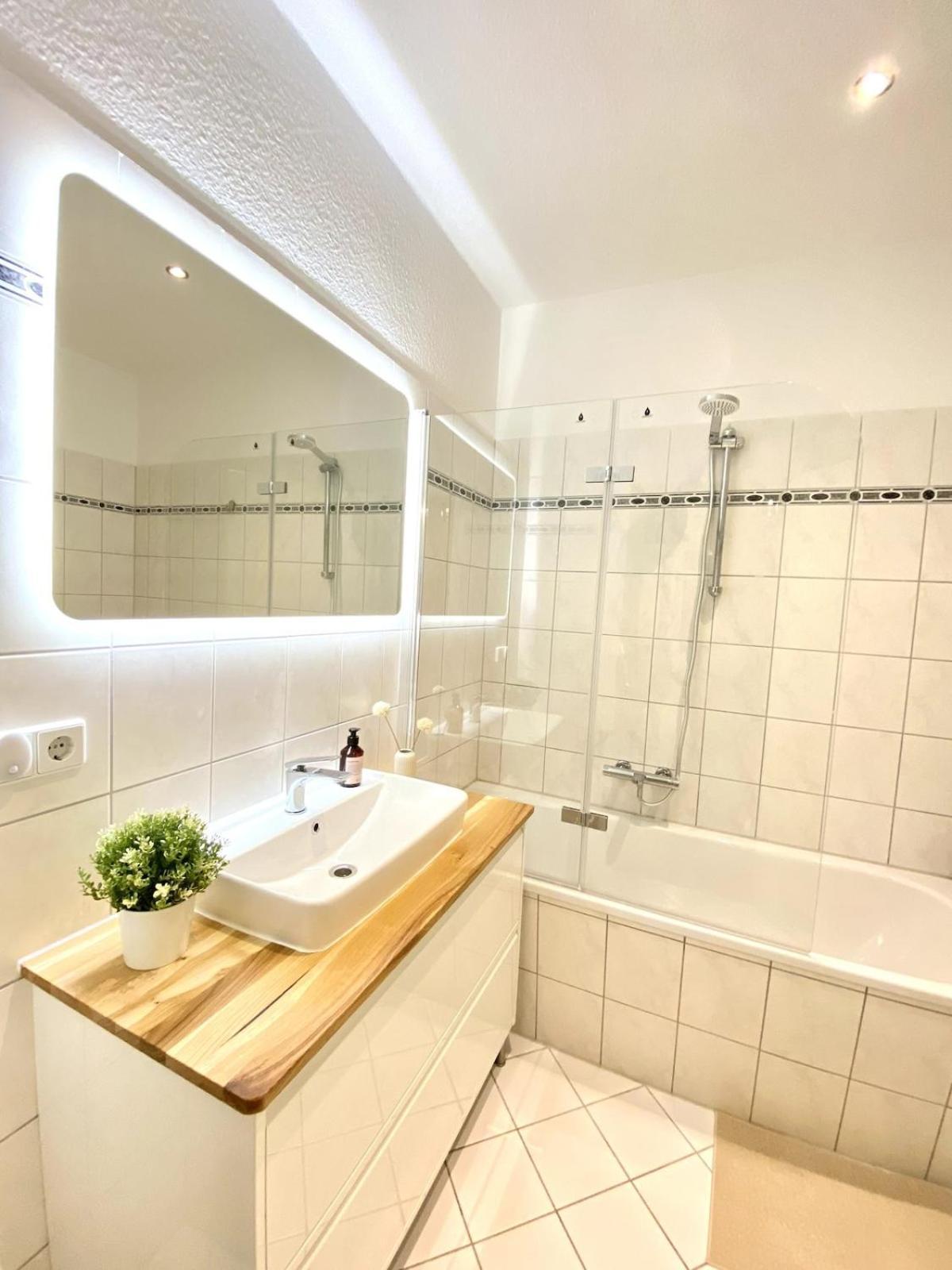 Modern & Spacious In Supreme Location Apartment