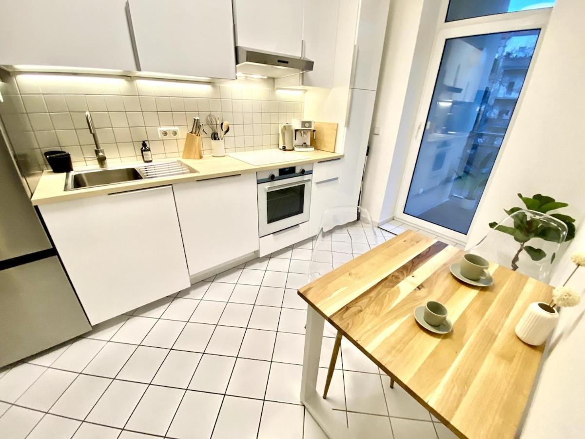 Apartment Modern & Spacious In Supreme Location