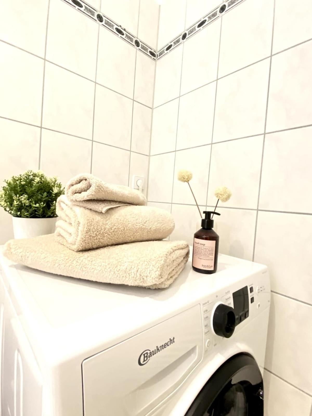 Modern & Spacious In Supreme Location Apartment