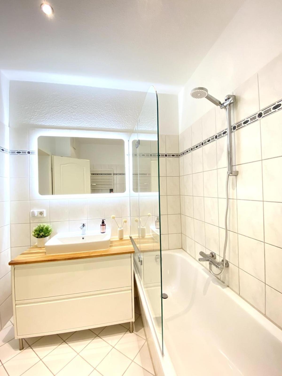 Apartment Modern & Spacious In Supreme Location